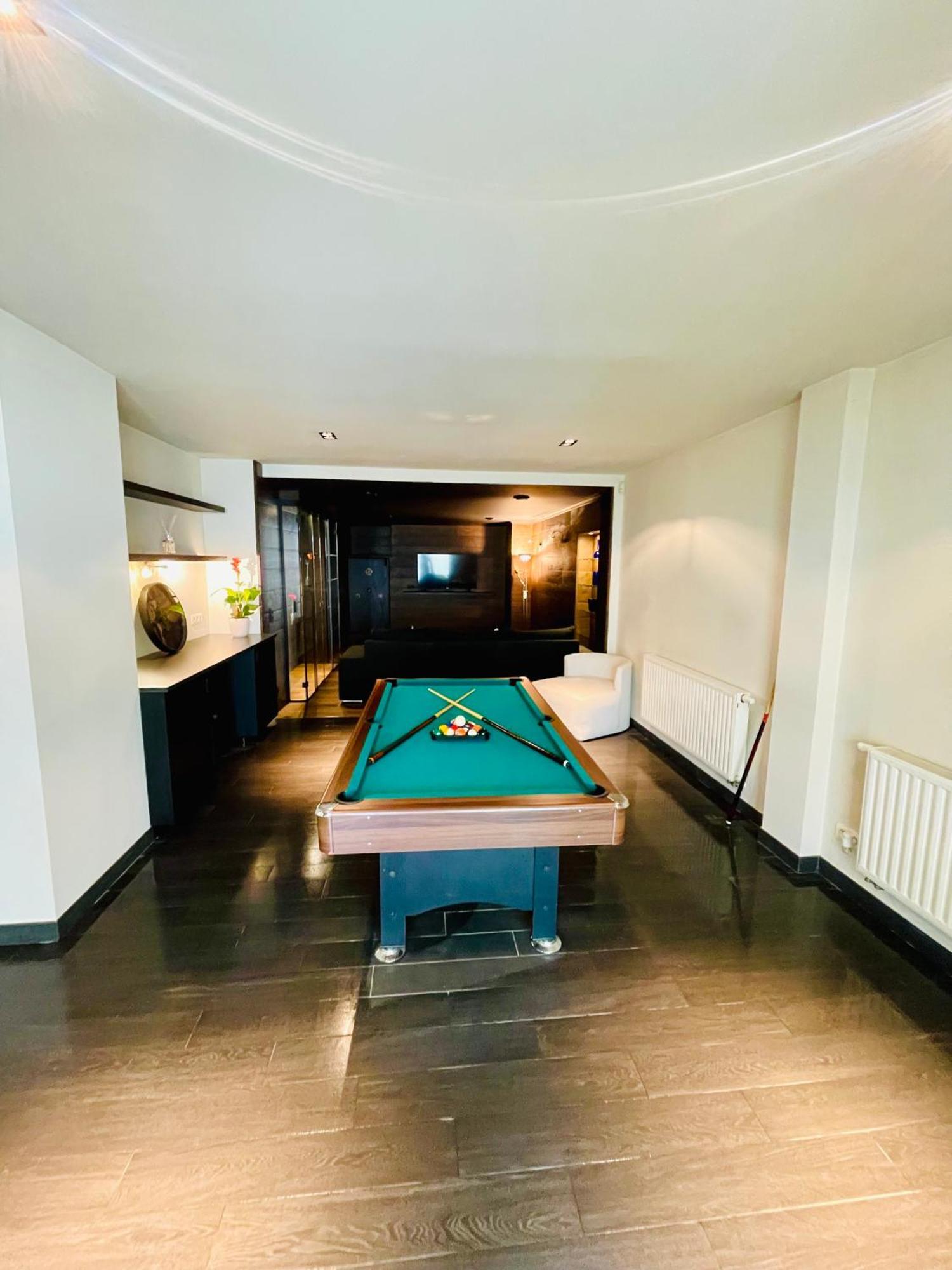 Down Town Spacious Loft Retreat With Private Parking Brussels Exterior photo