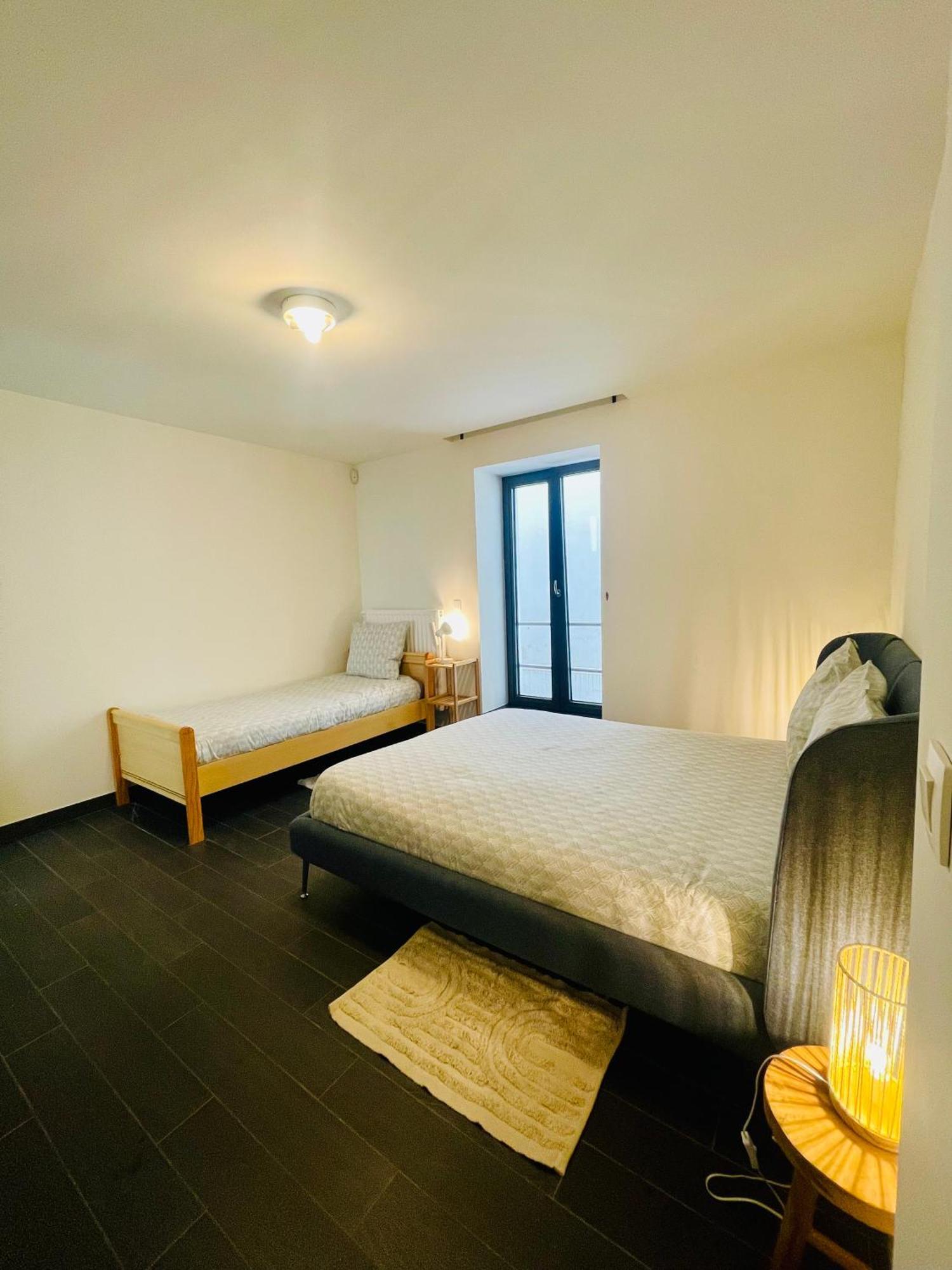 Down Town Spacious Loft Retreat With Private Parking Brussels Exterior photo